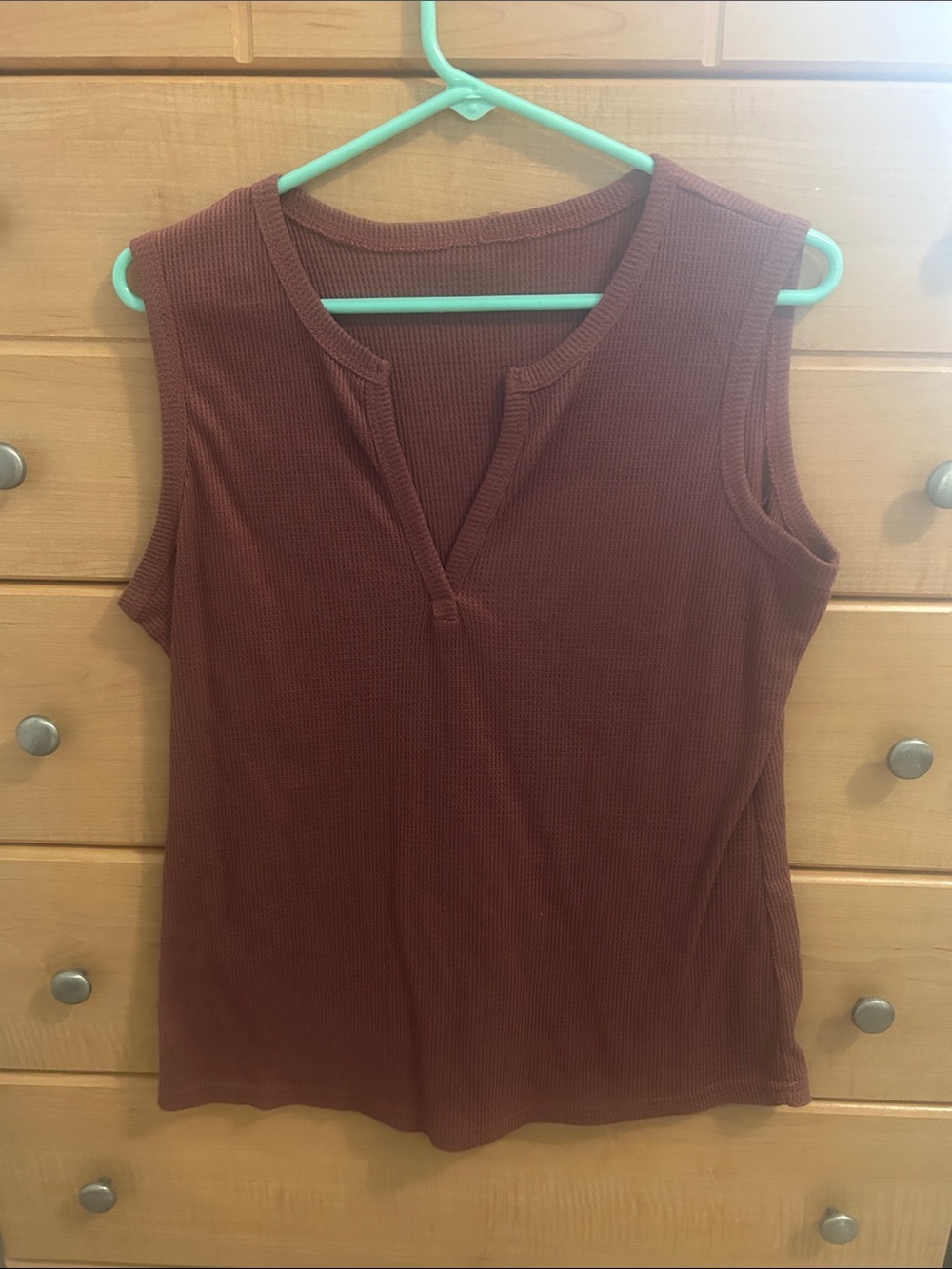 Sleeveless Ribbed V-Neck Tank Top - Rust